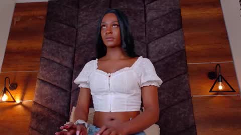  VICTORIA  online show from December 5, 2025, 7:43 pm