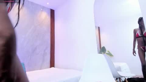 Nahomi Lynn online show from December 18, 2025, 1:06 pm