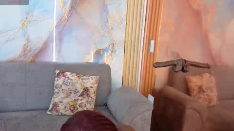 Nahomy  online show from November 4, 2025, 10:42 pm