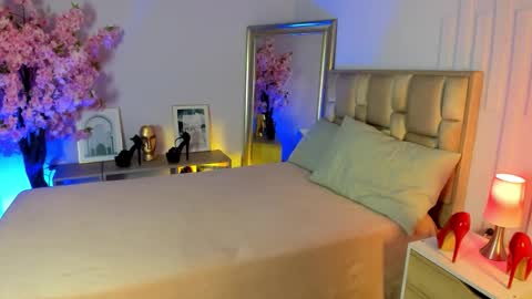 Ana online show from November 25, 2025, 9:04 pm