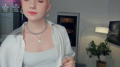 Kate online show from October 26, 2025, 11:49 am