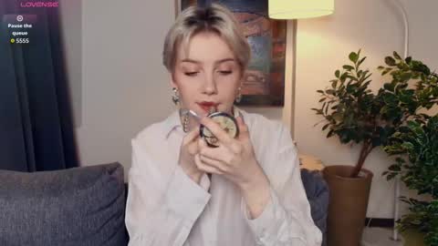 Kate online show from December 5, 2025, 11:41 am