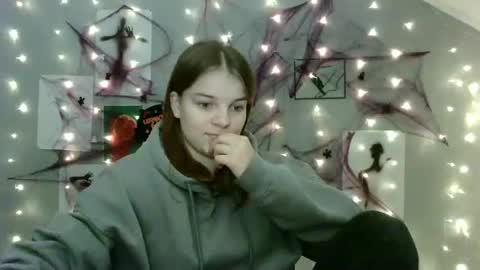 Nana online show from October 3, 2025, 8:22 am