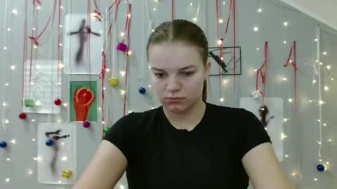 Nana online show from November 26, 2025, 9:10 am