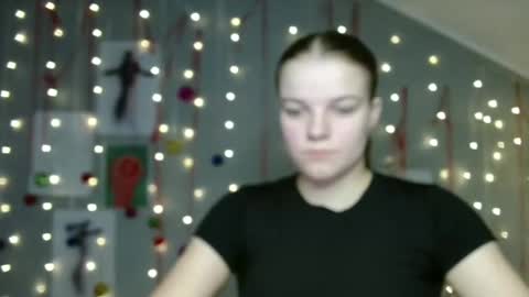 Nana online show from December 5, 2025, 9:18 am