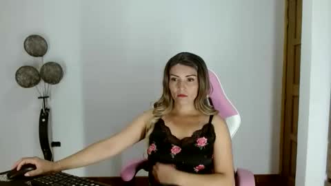 Snapshot of nanis_milf chatting on December 4, 2025, 10:40 pm nanis online show from December 4, 2025, 10:40 pm