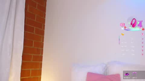 Snapshot of naomi_wong chatting on March 5, 2025, 11:05 pm Guys the page has lately failed. If you see me disconnected thats why.   online show from March 5, 2025, 11:05 pm