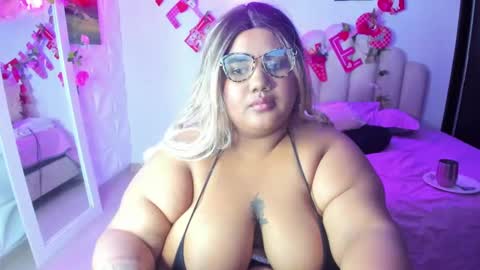 Snapshot of naomiasha_ chatting on February 22, 2025, 2:17 am online show from February 22, 2025, 2:17 am