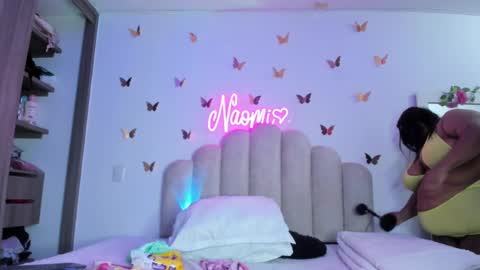 Snapshot of naomiasha_ chatting on October 1, 2025, 11:44 pm online show from October 1, 2025, 11:44 pm