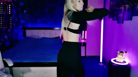 naomihita online show from November 21, 2025, 5:00 pm