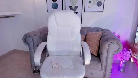 Snapshot of naomii_campbell_ chatting on December 29, 2024, 4:40 pm Naomi Campbell online show from December 29, 2024, 4:40 pm