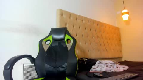 naomis_35 online show from October 30, 2025, 7:36 pm