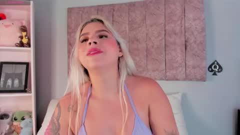 Laura  online show from October 25, 2025, 10:37 pm