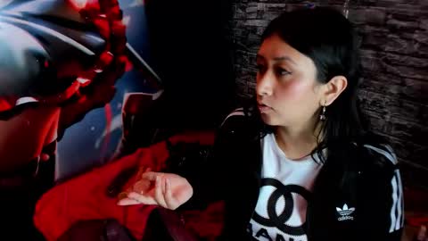 naomy  online show from November 21, 2025, 11:42 am