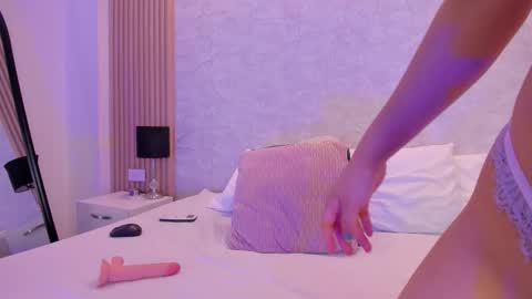 NAOMY  online show from November 12, 2025, 2:39 pm