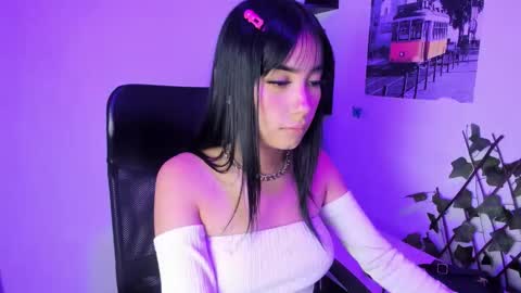 Naomy Watson online show from November 7, 2025, 2:28 pm