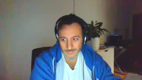 Snapshot of nassobout chatting on December 3, 2025, 10:30 pm nassobout online show from December 3, 2025, 10:30 pm