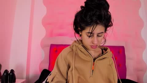 Maira online show from November 18, 2025, 8:46 pm