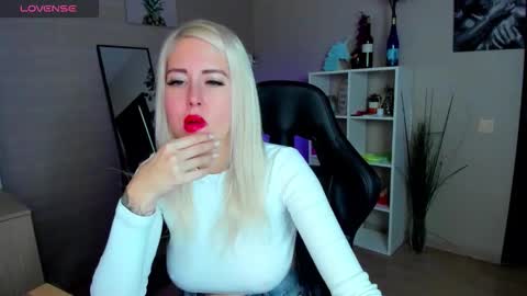 Snapshot of nastasya_cute chatting on October 16, 2025, 1:39 am Nastya online show from October 16, 2025, 1:39 am