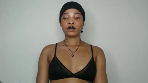 bella online show from November 17, 2025, 6:14 pm