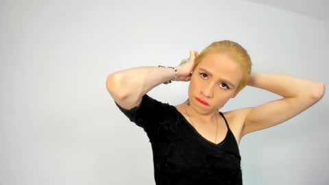 Snapshot of natacha_ferrer1 chatting on November 19, 2025, 12:05 pm natacha_ferrer1 online show from November 19, 2025, 12:05 pm