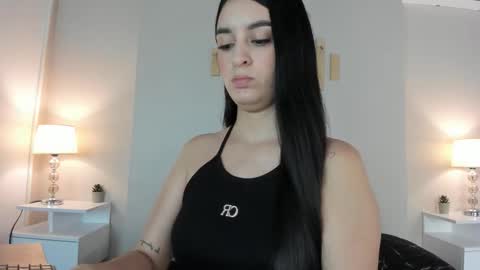 Natacha Diaz online show from November 24, 2025, 11:21 am