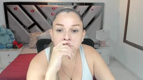 Snapshot of natalia5560 chatting on October 5, 2025, 1:42 pm natalia5560 online show from October 5, 2025, 1:42 pm