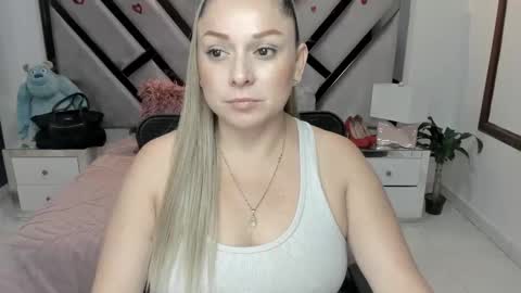 natalia5560 online show from November 16, 2025, 1:49 pm