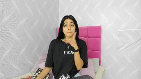 Snapshot of natalia_aguirre chatting on January 5, 2025, 12:53 pm Naty online show from January 5, 2025, 12:53 pm