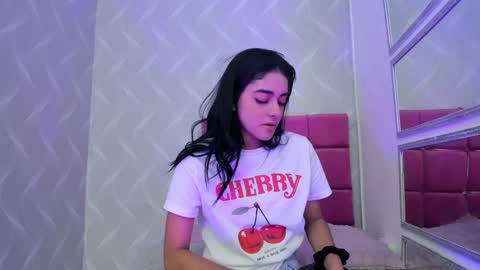 Snapshot of natalia_aguirre chatting on January 22, 2025, 12:27 pm Naty online show from January 22, 2025, 12:27 pm