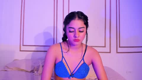 Snapshot of natalia_aguirre chatting on January 25, 2025, 6:35 pm Naty online show from January 25, 2025, 6:35 pm