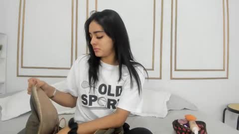 Snapshot of natalia_aguirre chatting on February 17, 2025, 12:16 pm Naty online show from February 17, 2025, 12:16 pm