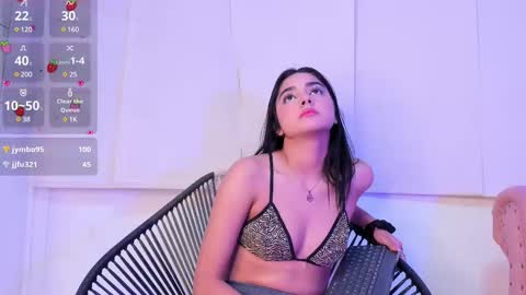 Snapshot of natalia_aguirre chatting on February 19, 2025, 6:54 pm Naty online show from February 19, 2025, 6:54 pm