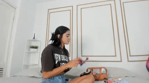 Snapshot of natalia_aguirre chatting on February 23, 2025, 12:37 pm Naty online show from February 23, 2025, 12:37 pm