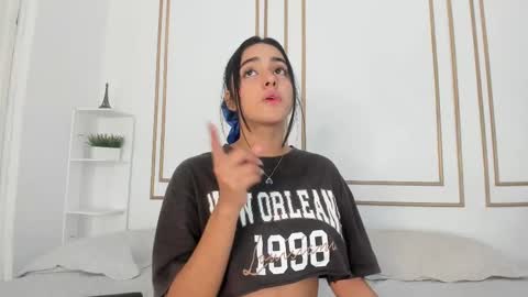 Snapshot of natalia_aguirre chatting on February 23, 2025, 3:40 pm Naty online show from February 23, 2025, 3:40 pm