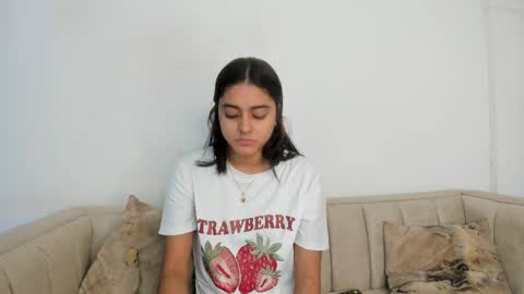 Snapshot of natalia_aguirre chatting on October 30, 2025, 12:17 pm Naty online show from October 30, 2025, 12:17 pm