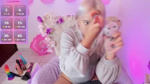 Nataliua Henao online show from November 15, 2025, 5:31 pm