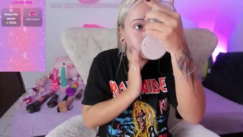 Nataliua Henao online show from December 19, 2025, 4:14 pm