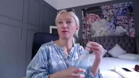 Natalie online show from September 10, 2025, 7:19 am