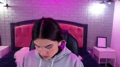 natalie  online show from September 12, 2025, 2:55 am