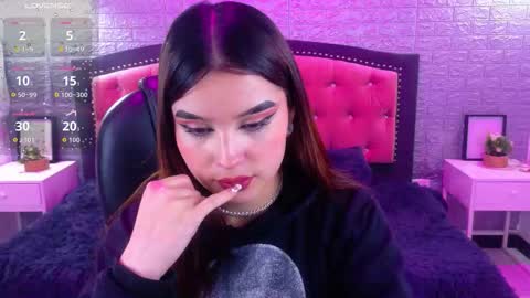 natalie  online show from November 11, 2025, 4:01 am