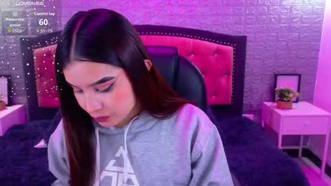 natalie  online show from November 24, 2025, 3:28 am