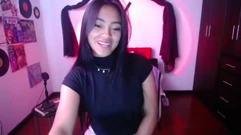 Snapshot of natalyescobar_lx chatting on December 23, 2024, 5:22 pm Nataly Escobar online show from December 23, 2024, 5:22 pm