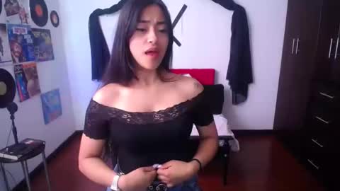 Snapshot of natalyescobar_lx chatting on December 26, 2024, 5:19 pm Nataly Escobar online show from December 26, 2024, 5:19 pm