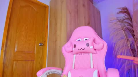 Snapshot of natasha_hartaman chatting on December 3, 2024, 11:02 pm       online show from December 3, 2024, 11:02 pm