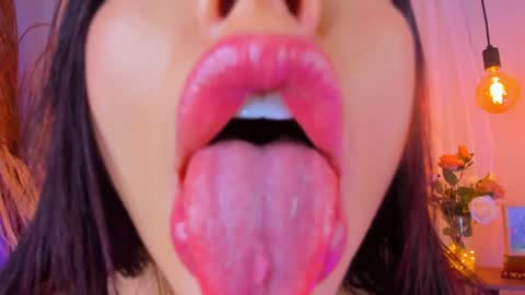 Snapshot of natasha_hartaman chatting on January 30, 2025, 2:47 pm       online show from January 30, 2025, 2:47 pm