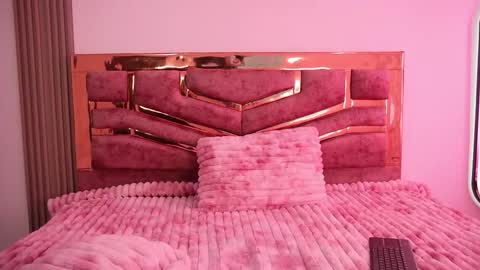 Natasha Vesper  online show from October 25, 2025, 1:40 pm