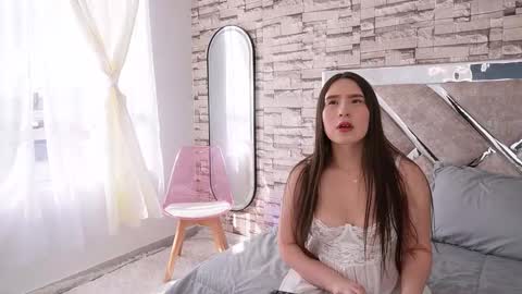 Natasha Vesper  online show from December 3, 2025, 7:45 pm