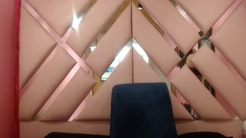 Snapshot of nathaly_low chatting on December 18, 2025, 3:12 am nathaly low online show from December 18, 2025, 3:12 am