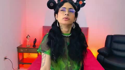 Snapshot of nattrose_ chatting on September 24, 2025, 11:35 am Natt online show from September 24, 2025, 11:35 am